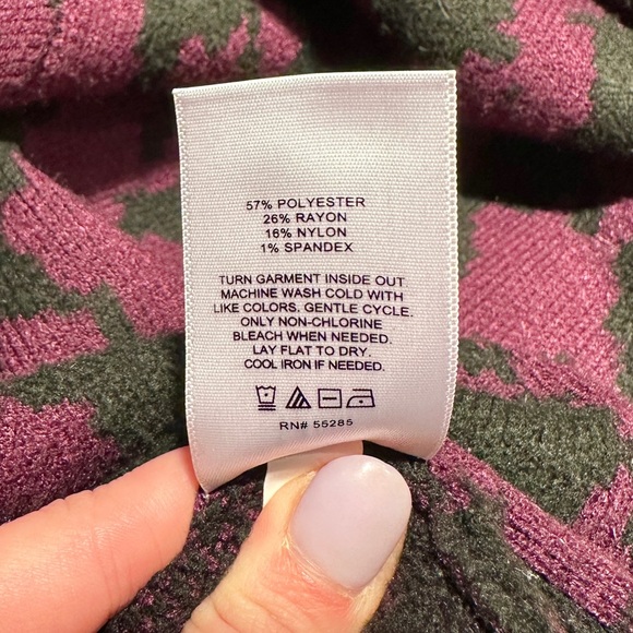 LIKE NEW Express Houndstooth Mock Sweater - Picture 5 of 8